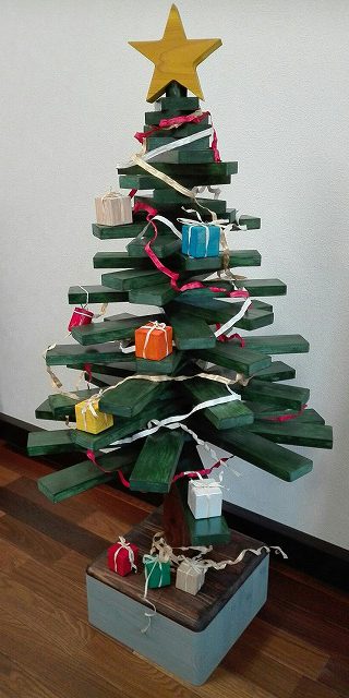 クリスマスツリーを木材でｄｉｙ 三王ハウジング住環境事業部
